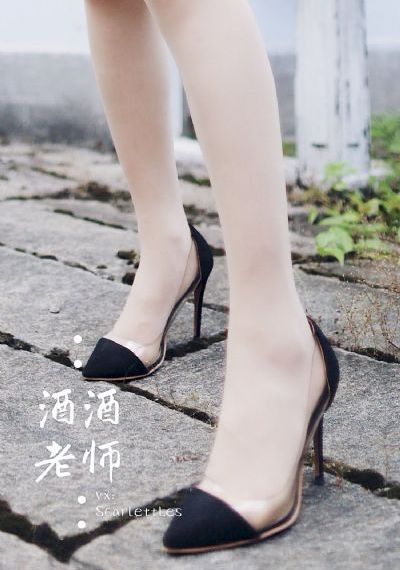 印一男子验尸房强行与人亲热